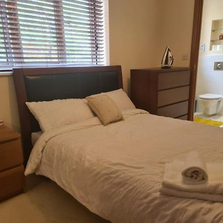Red Naxela Canary Wharf Apartments Лондон Екстериор снимка