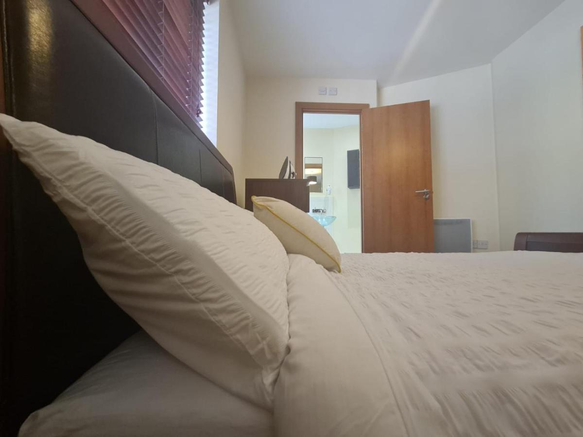 Red Naxela Canary Wharf Apartments Лондон Екстериор снимка