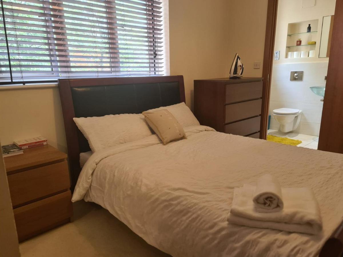Red Naxela Canary Wharf Apartments Лондон Екстериор снимка