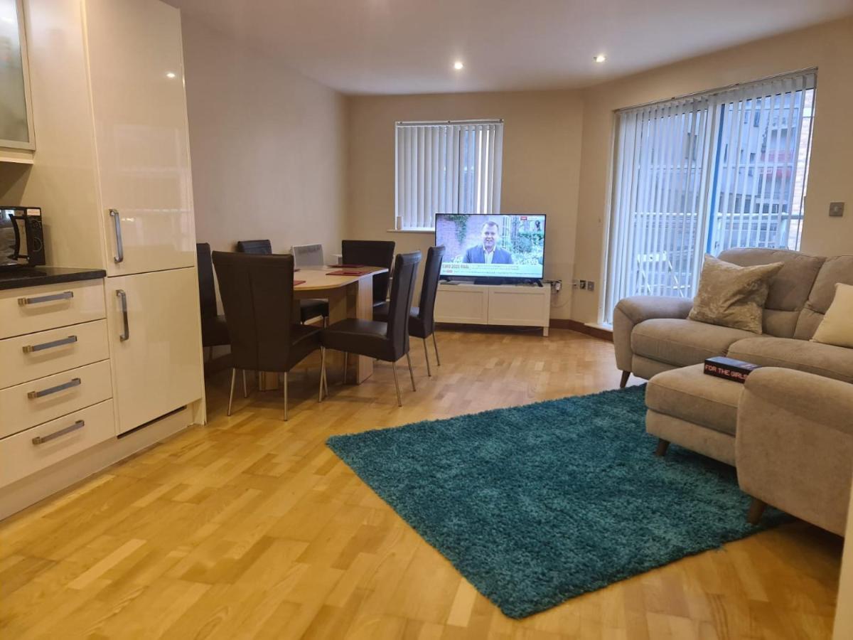 Red Naxela Canary Wharf Apartments Лондон Екстериор снимка