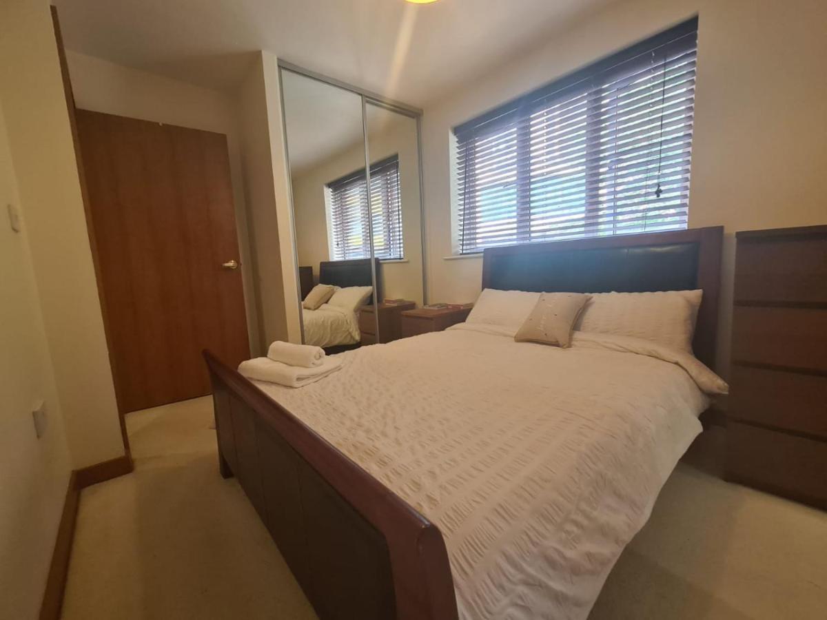Red Naxela Canary Wharf Apartments Лондон Екстериор снимка
