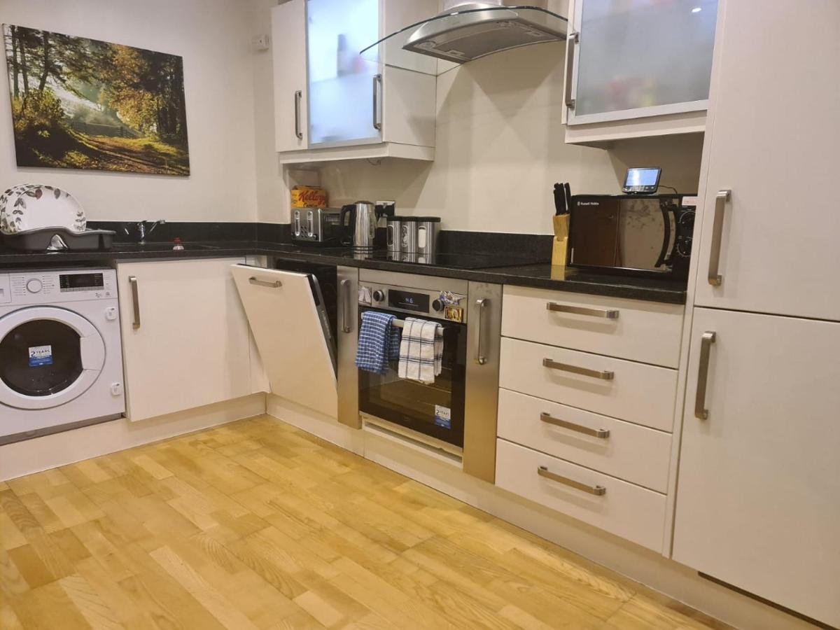 Red Naxela Canary Wharf Apartments Лондон Екстериор снимка