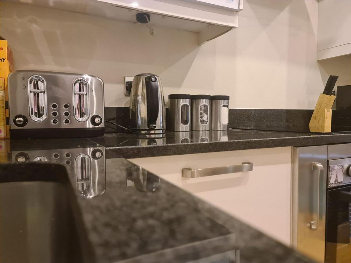 Red Naxela Canary Wharf Apartments Лондон Екстериор снимка